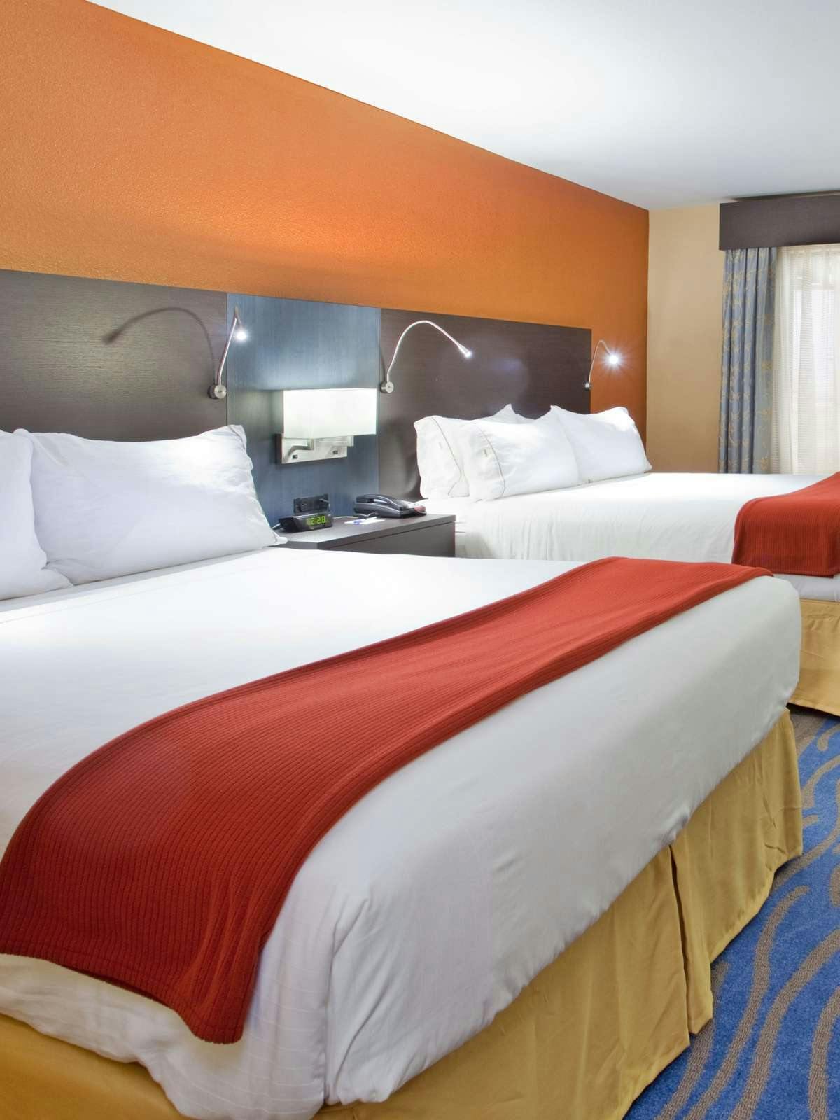 Hotel Holiday Inn Express Hotel & Suites St Louis Airport photo 1