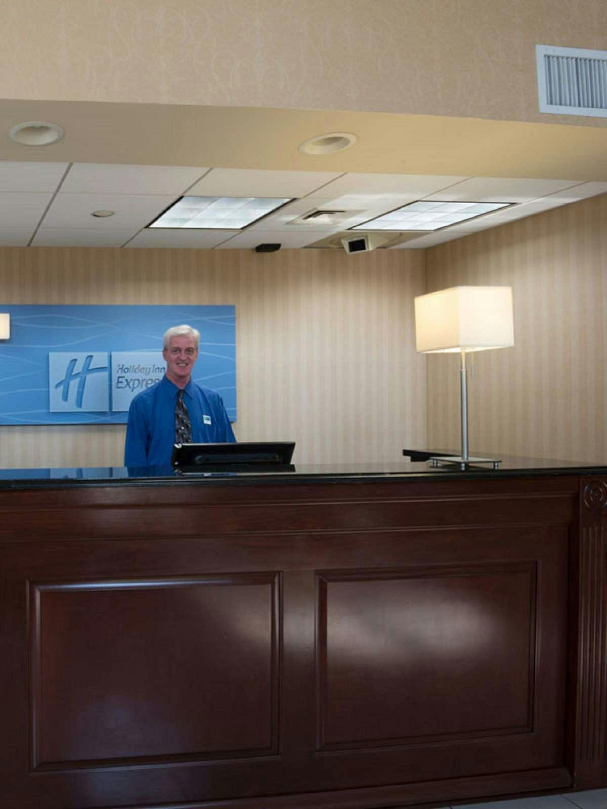 Hotel Holiday Inn Express Hotel & Suites Biltmore photo 5