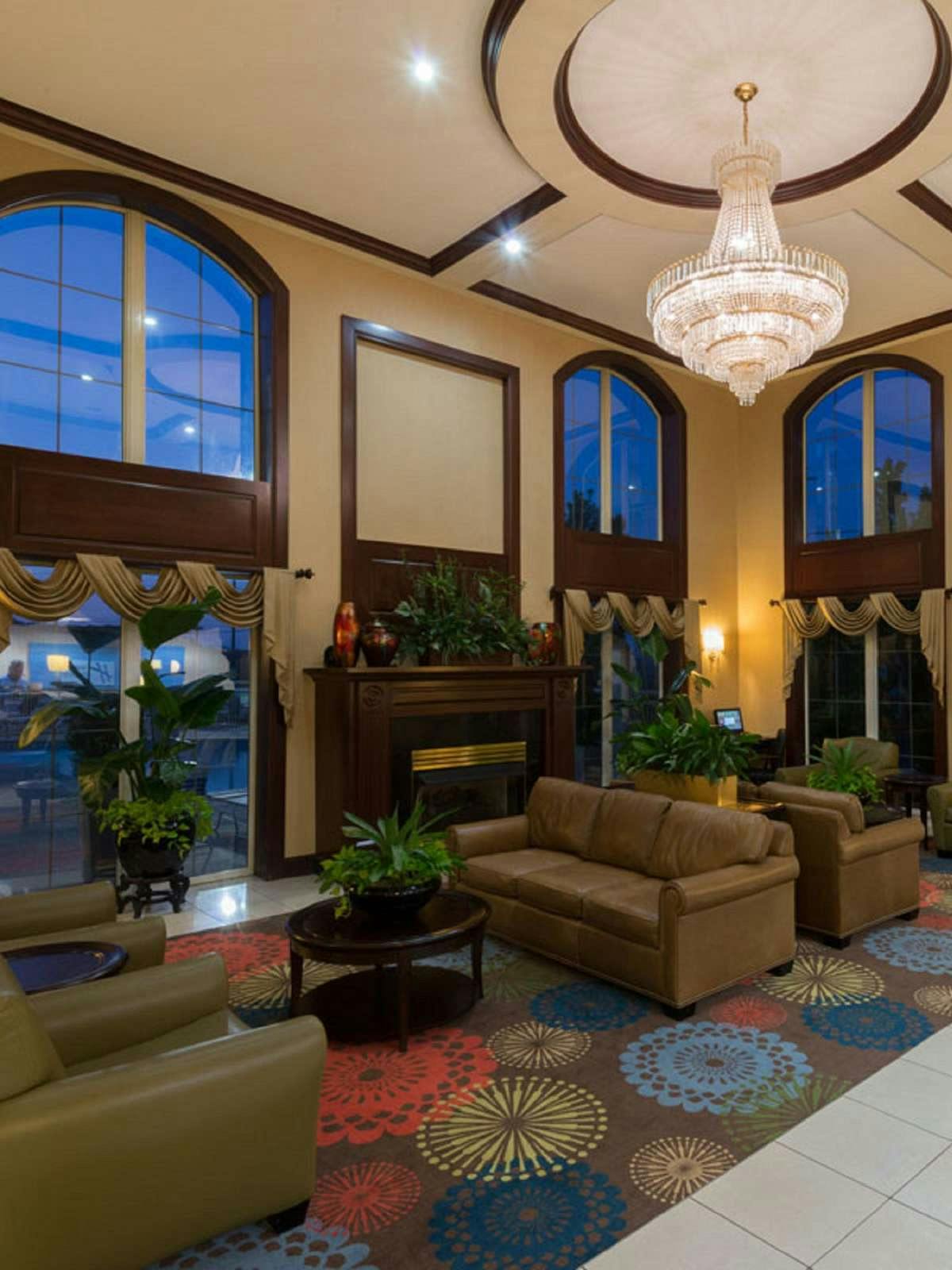 Hotel Holiday Inn Express Hotel & Suites Biltmore photo 4