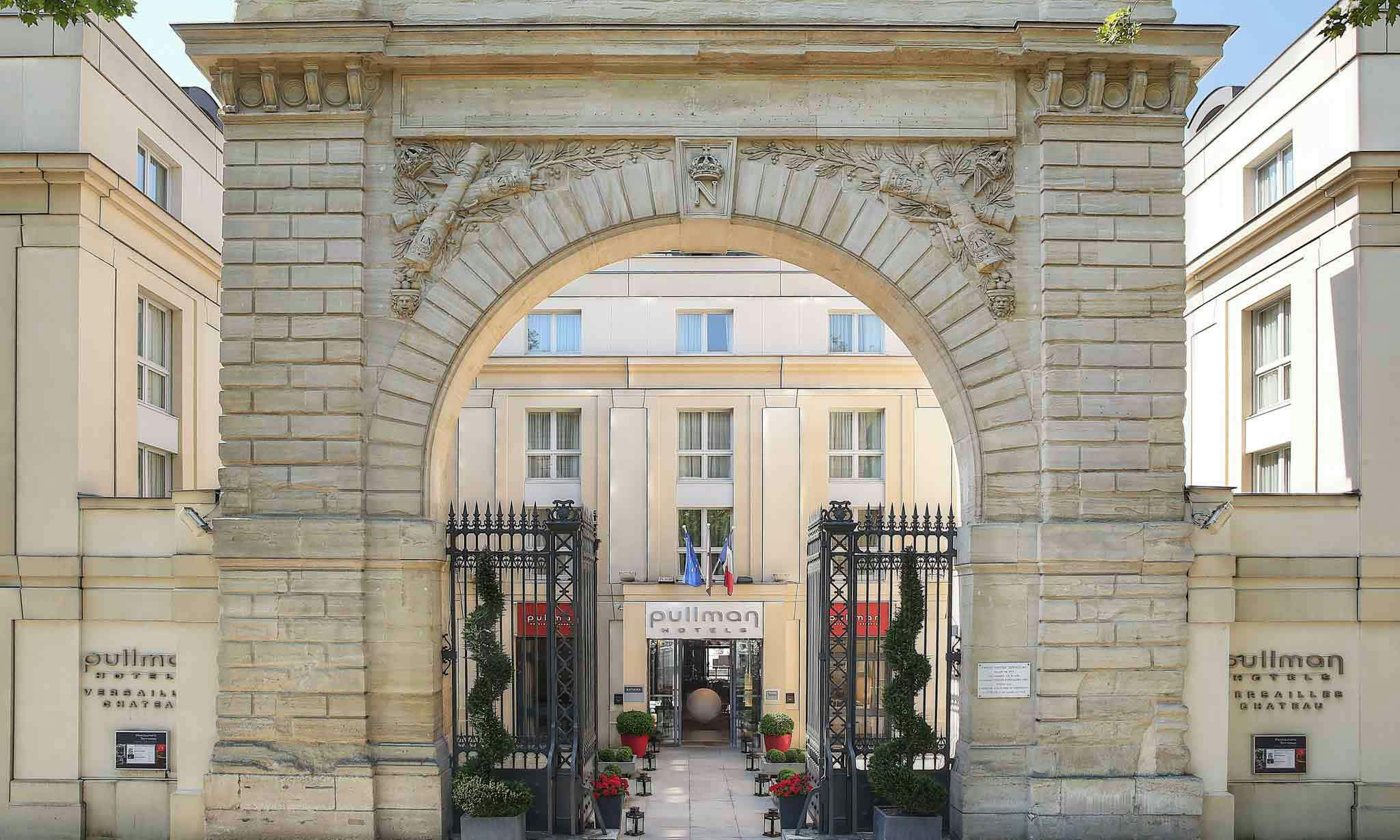 Hotel Hôtel Le Louis Versailles Château MGallery By Sofitel photo 2