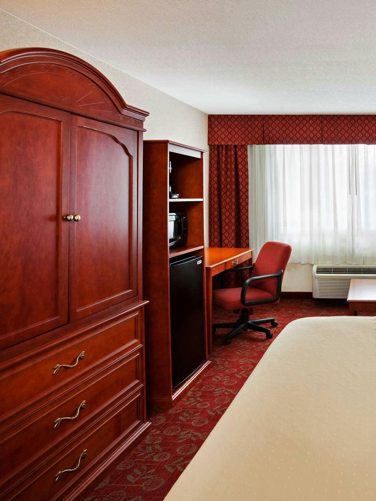 Hotel Holiday Inn Biltmore East photo 3