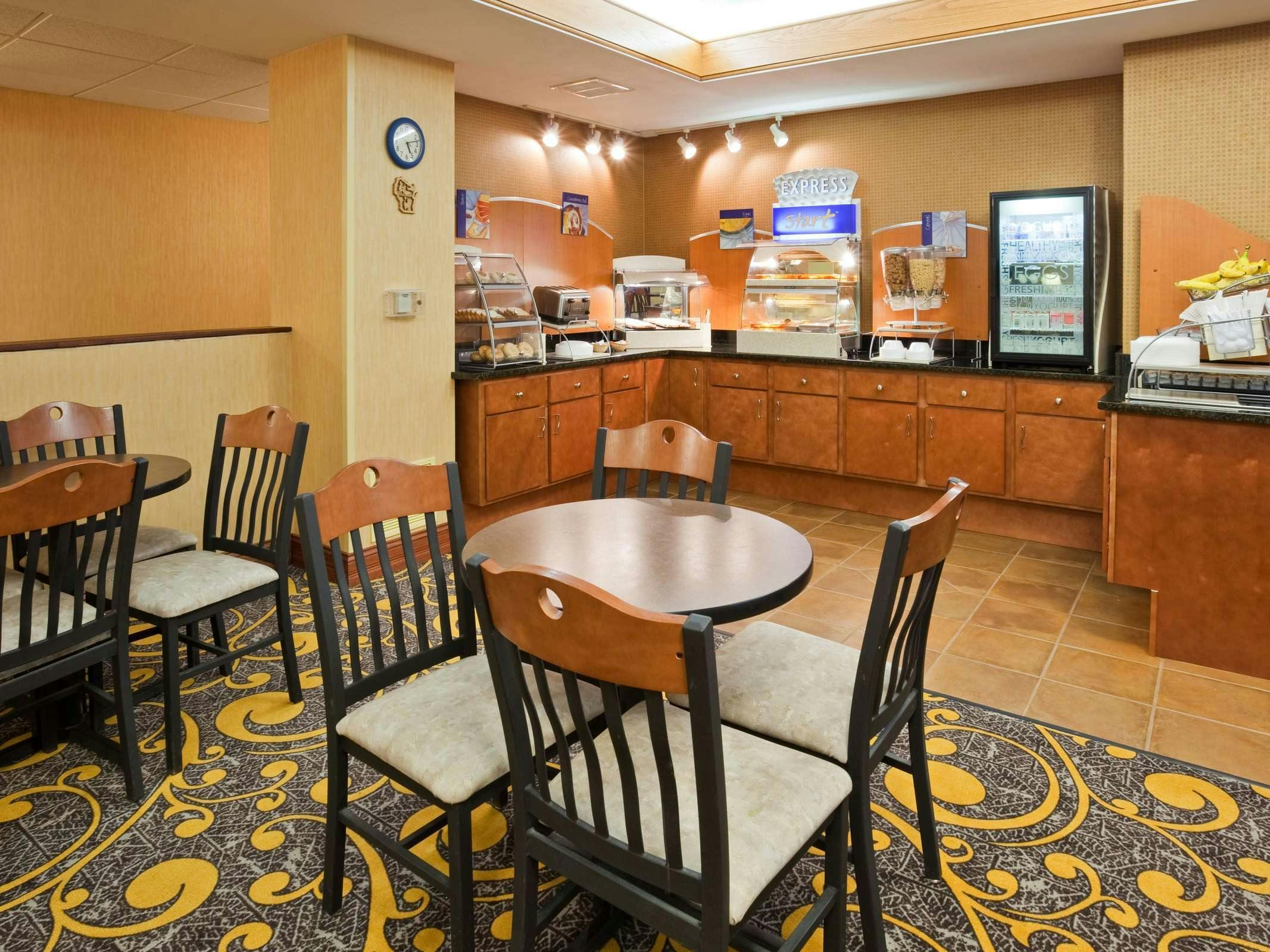 Holiday Inn Express DeForest