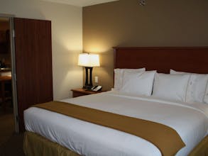Holiday Inn Express Hotel & Suites Sioux Falls Southwest