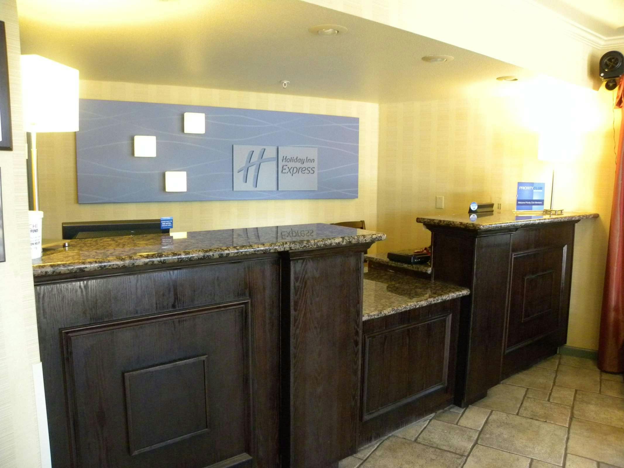 Hotel Holiday Inn Express Fort Bragg photo 3