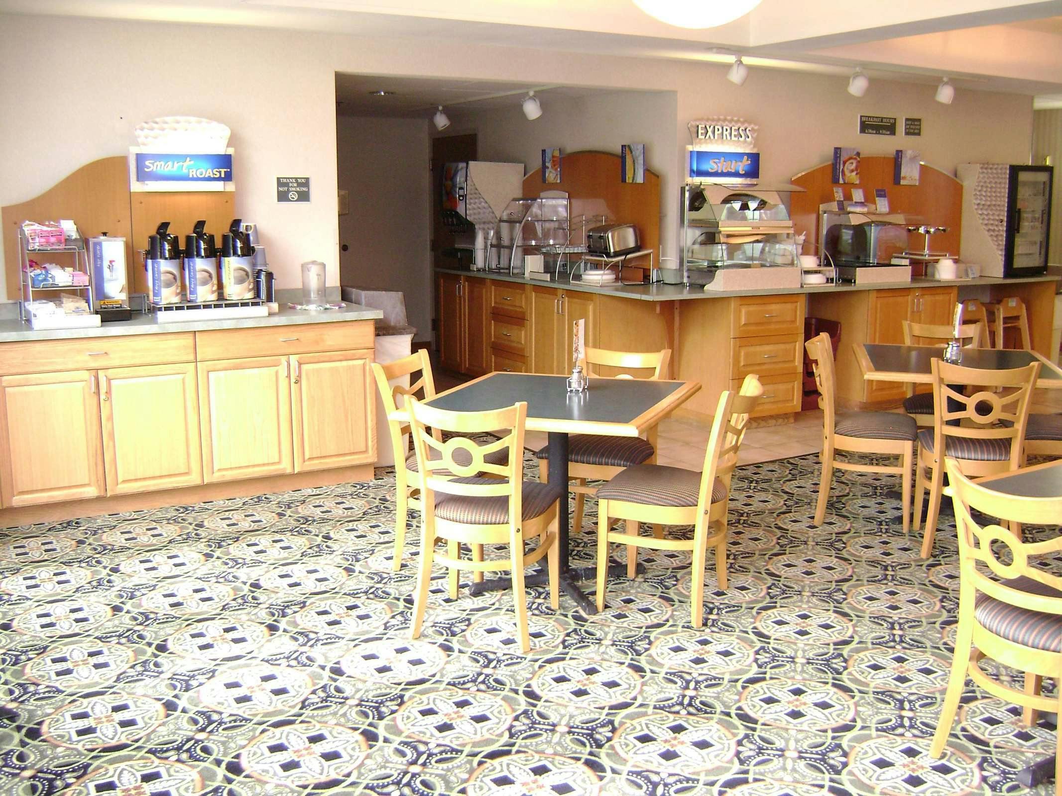 Holiday Inn Express Hotel & Suites Delafield