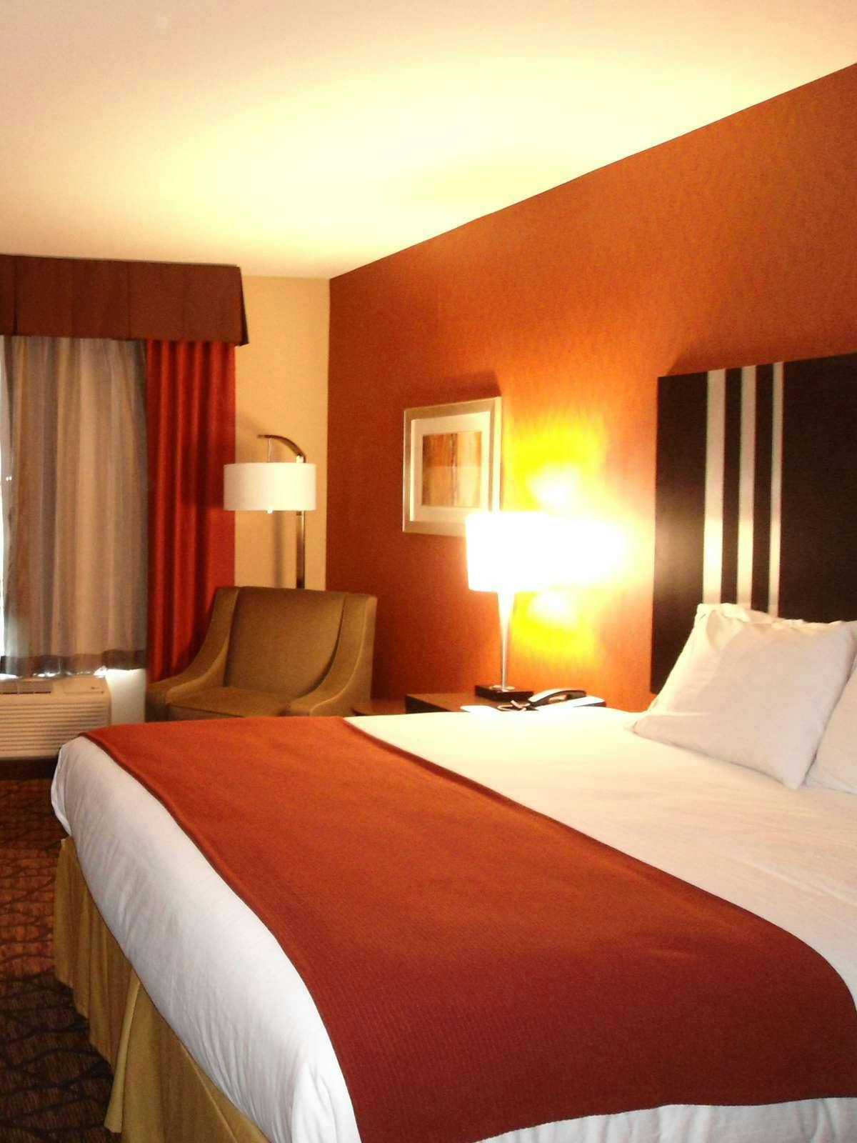 Holiday Inn Express Hotel & Suites Alpine Southeast