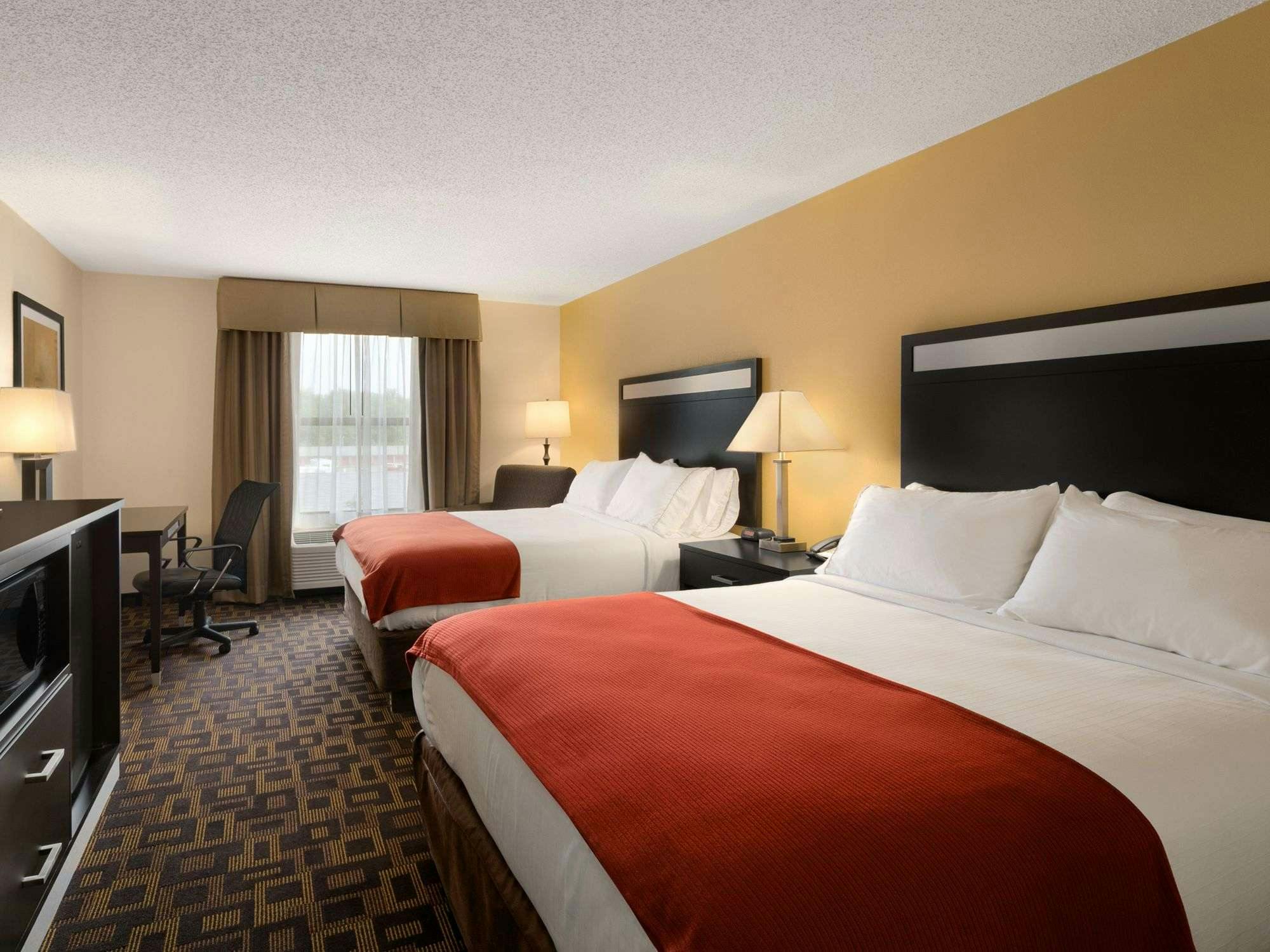 Holiday Inn Express Hotel & Suites Marysville