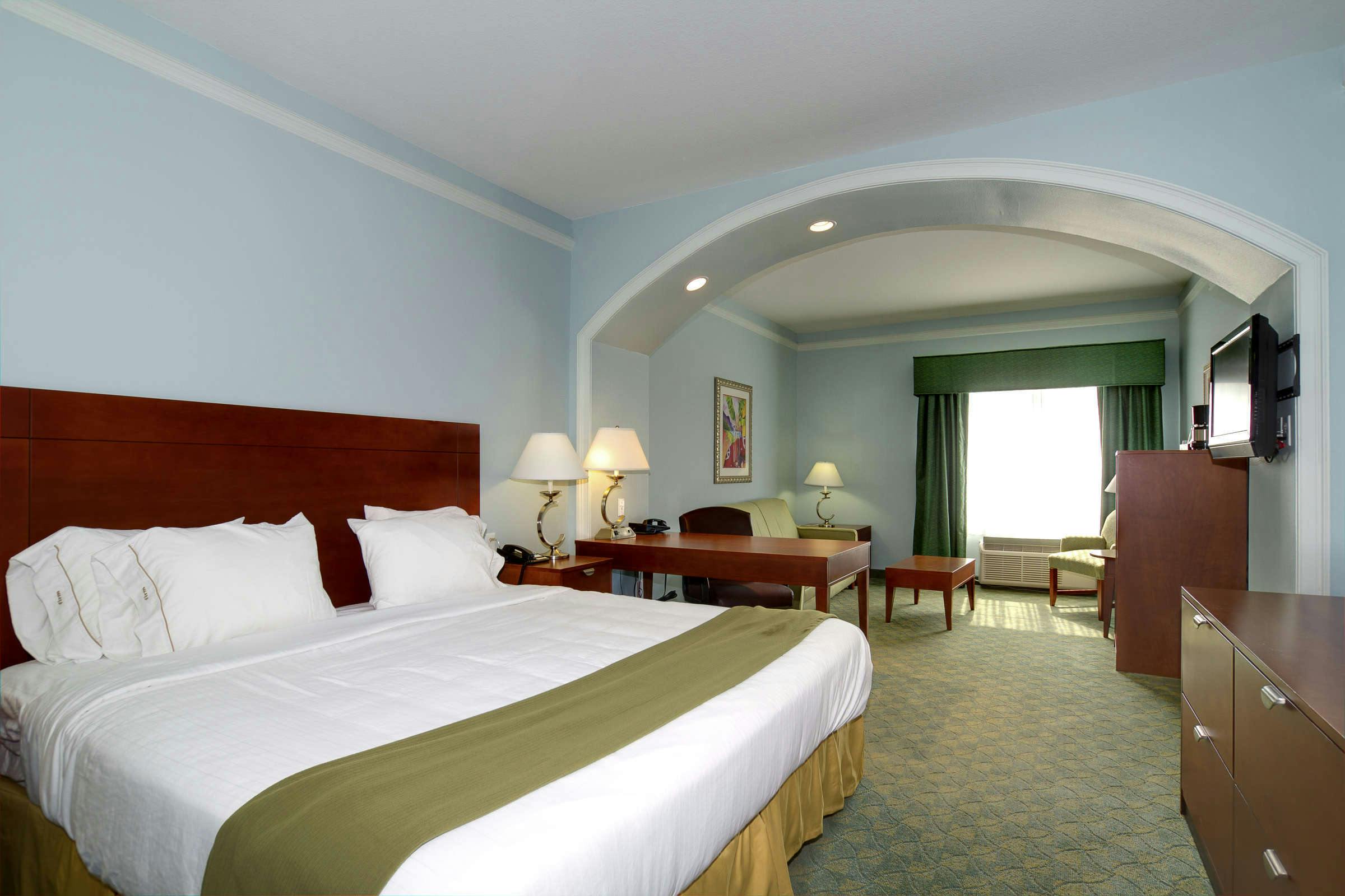 Hotel Holiday Inn Express Telecom Park photo 1