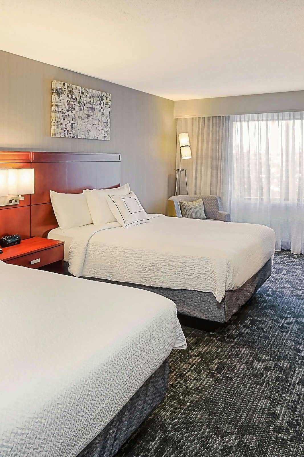 Hotel Courtyard Mishawaka-University Area photo 2