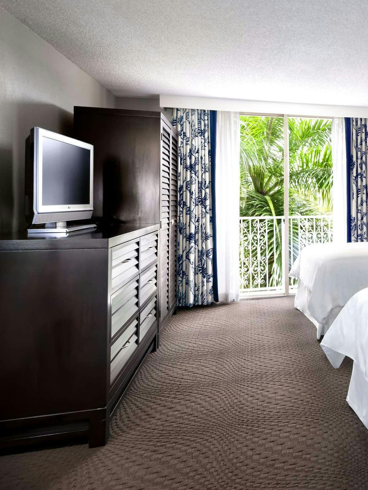 Hotel Sheraton Suites Fort Lauderdale at Cypress Creek photo 3