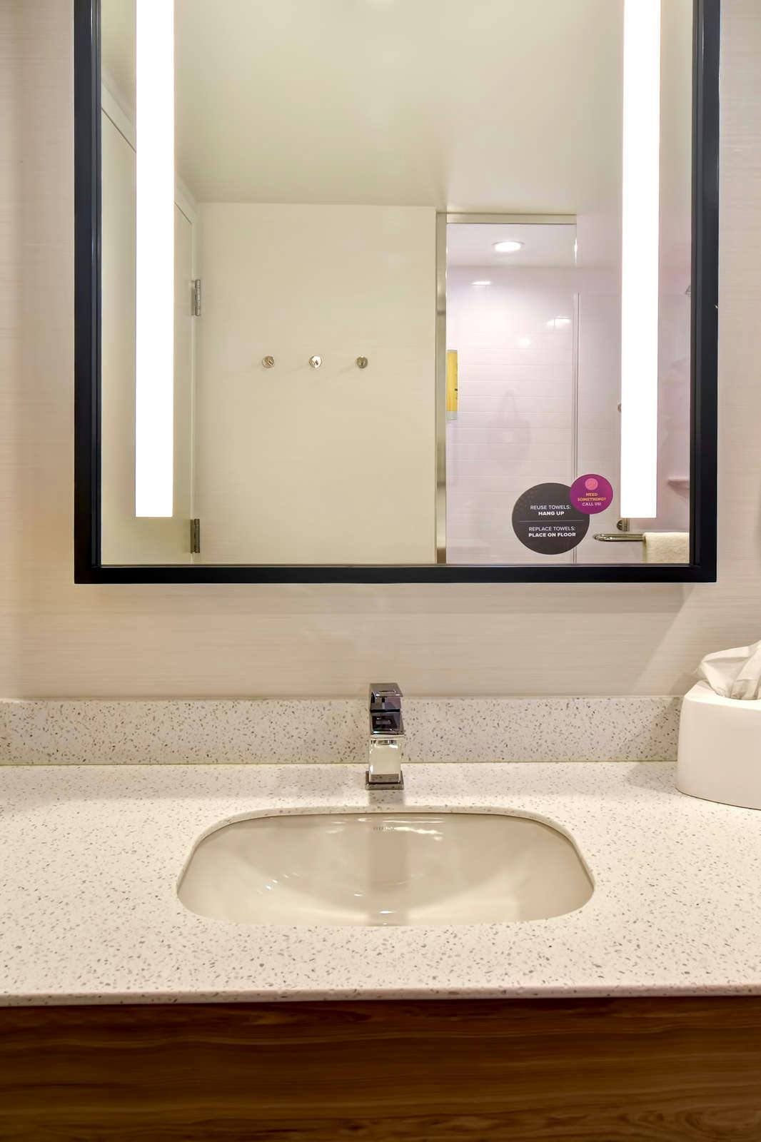 Hotel Tru by Hilton Sterling Heights Detroit photo 4