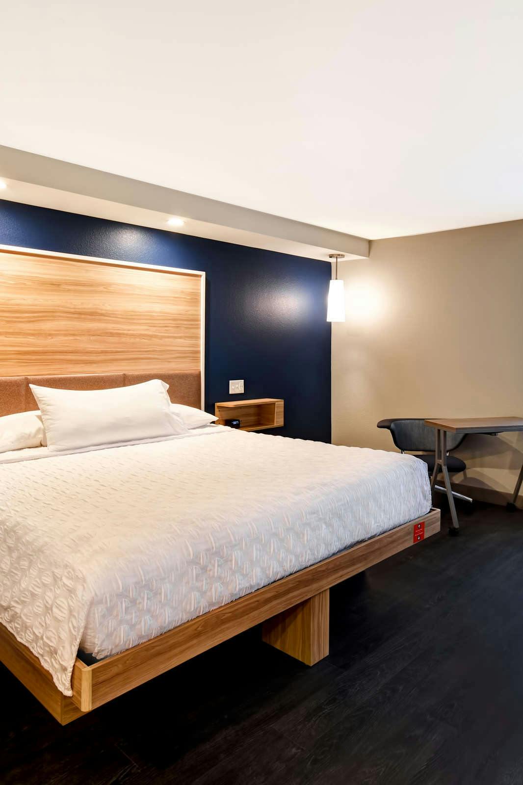 Hotel Tru by Hilton Sterling Heights Detroit photo 1