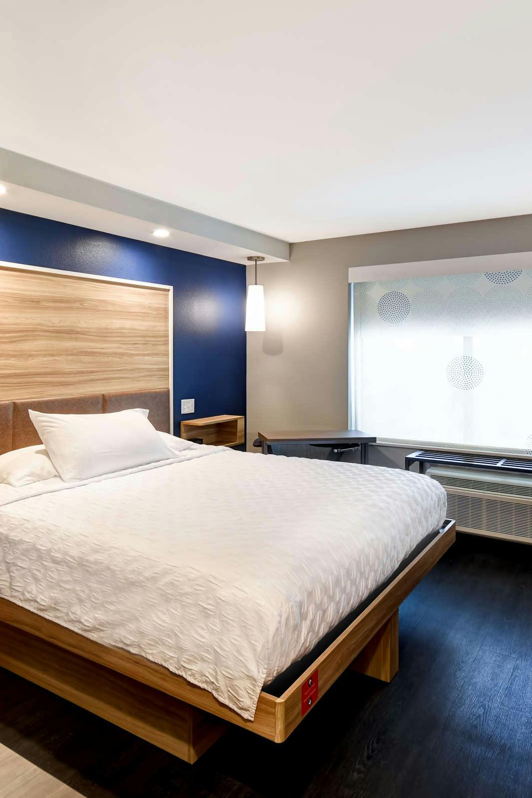 Hotel Tru by Hilton Sterling Heights Detroit photo 2