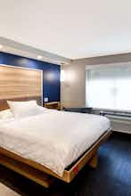 Hotel Tru by Hilton Sterling Heights Detroit photo 2