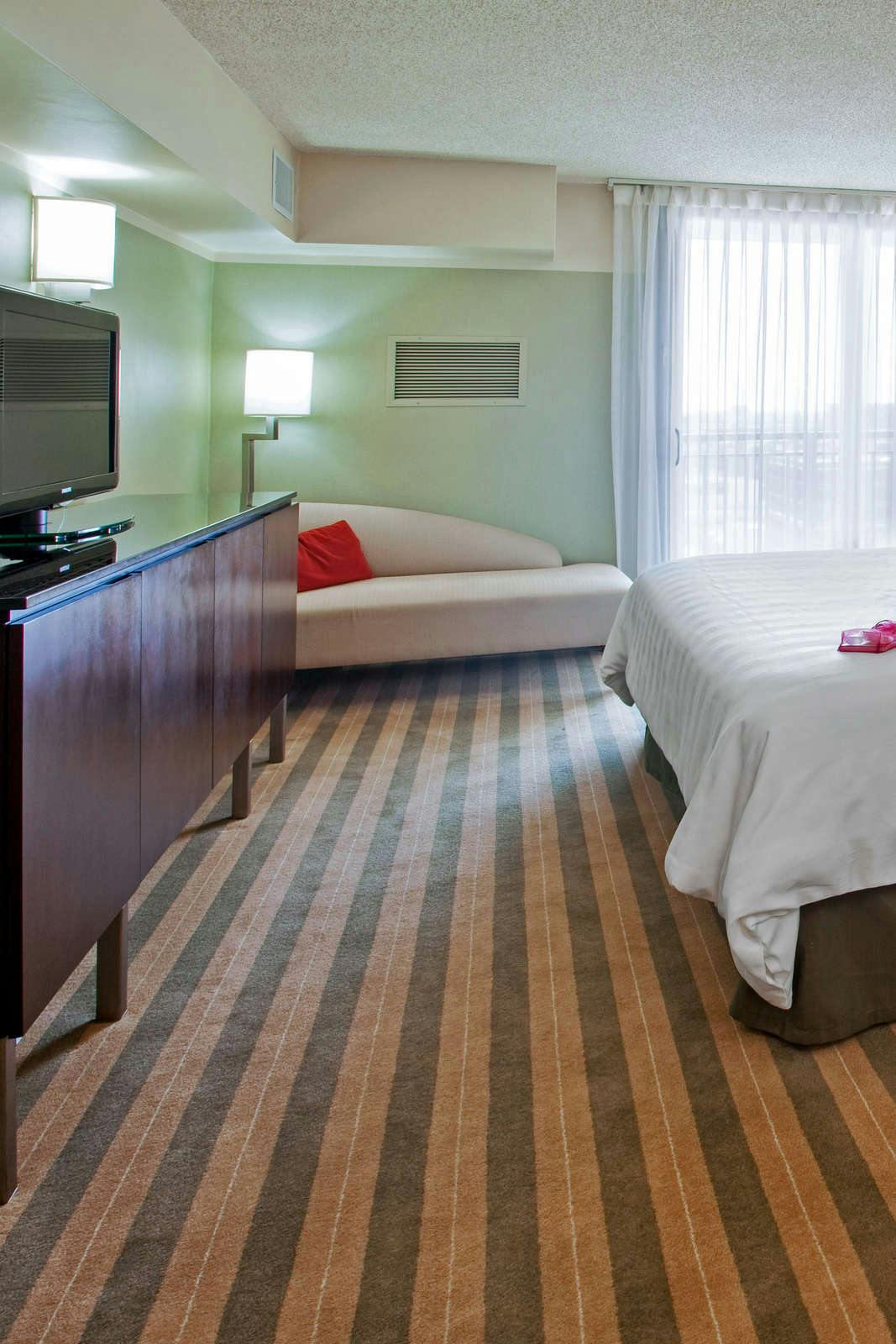 Hotel Crowne Plaza Chicago Metro Downtown photo 2