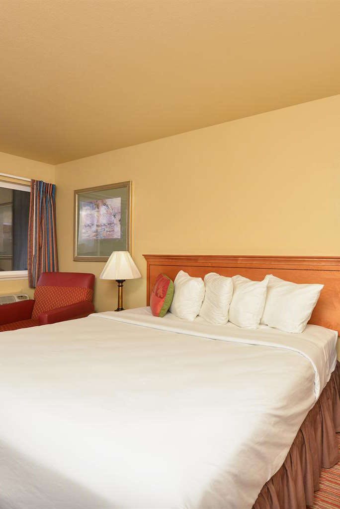 Hotel Americas Best Value Inn Lakewood Tacoma S photo 3