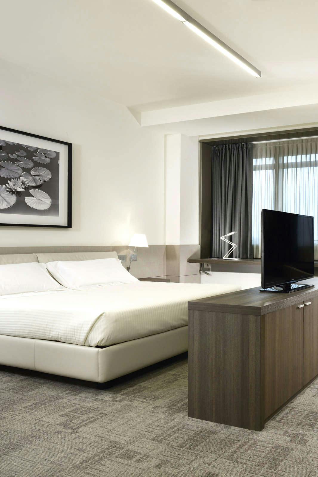 Hotel UNAHOTELS San Vitale Bologna photo 2