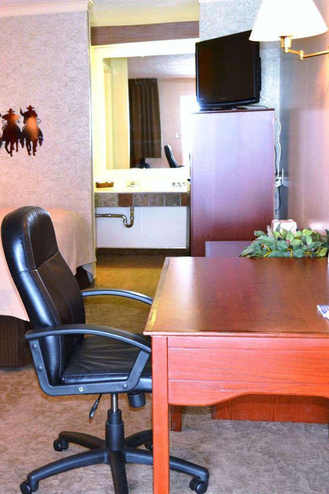 Hotel Americas Best Value Inn Covered Wagon Lusk photo 4