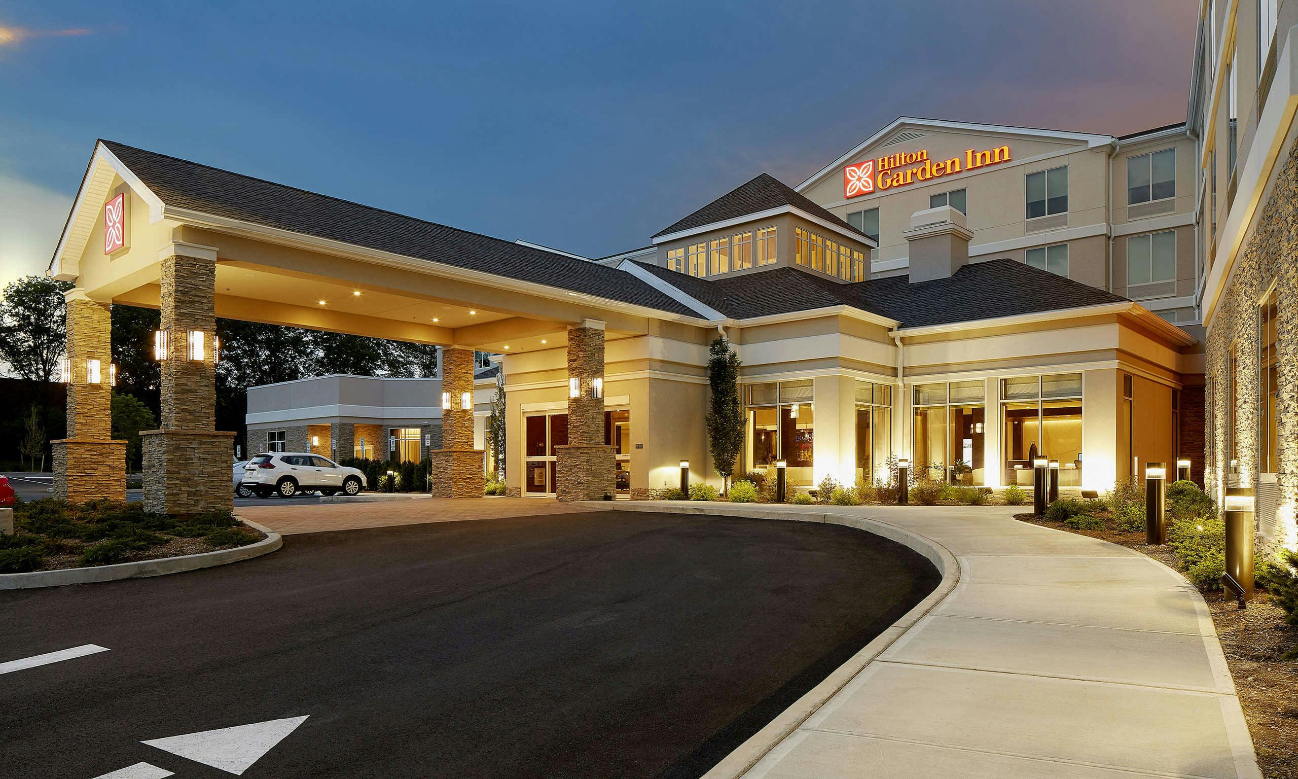 Hilton Garden Inn Roslyn, Long Island - HotelTonight