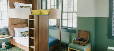 Hotel Clermont - Bunk Room