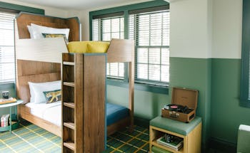 Hotel Clermont - Bunk Room