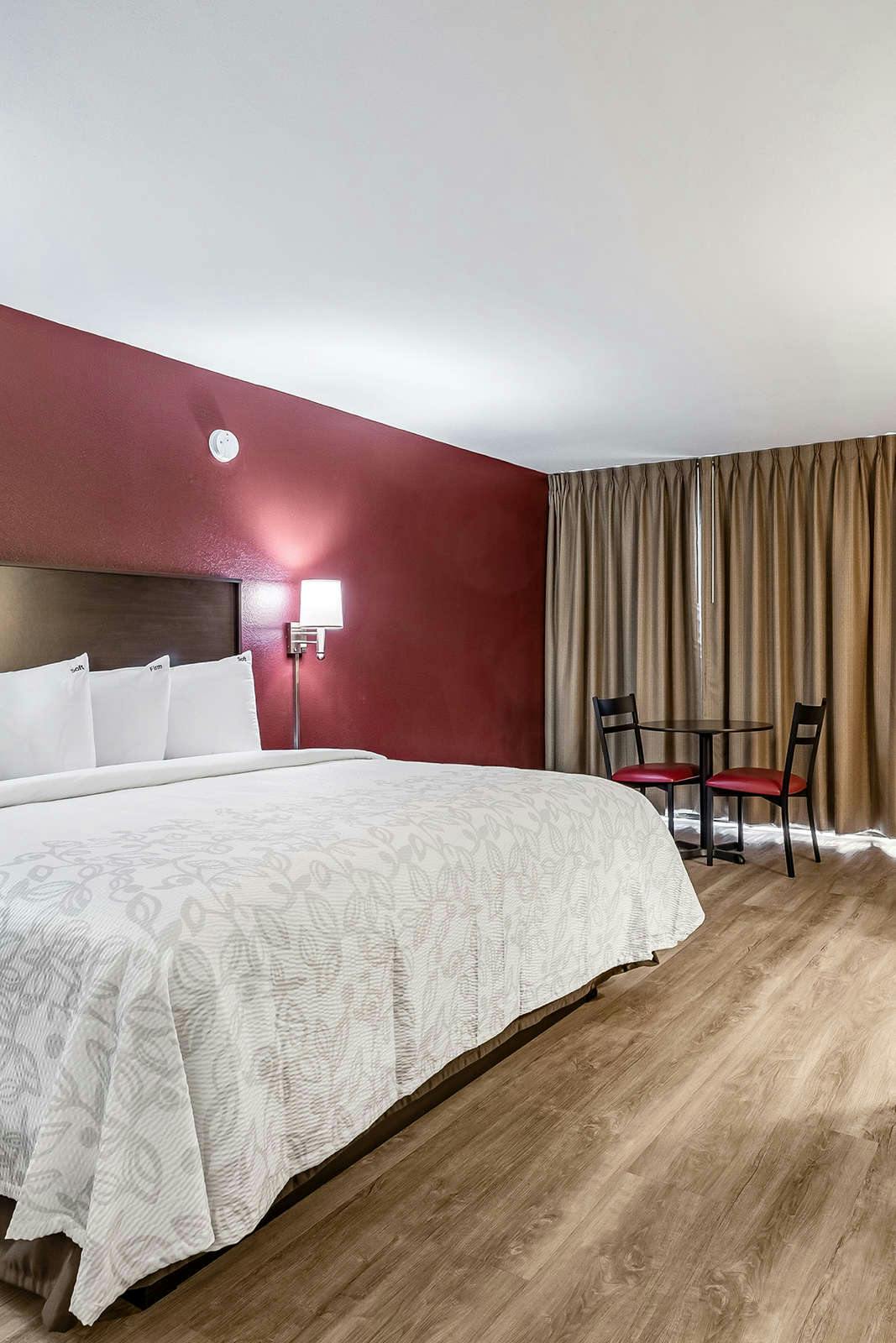 Hotel Red Roof Inn & Suites Houston IAH Airport SW photo 1