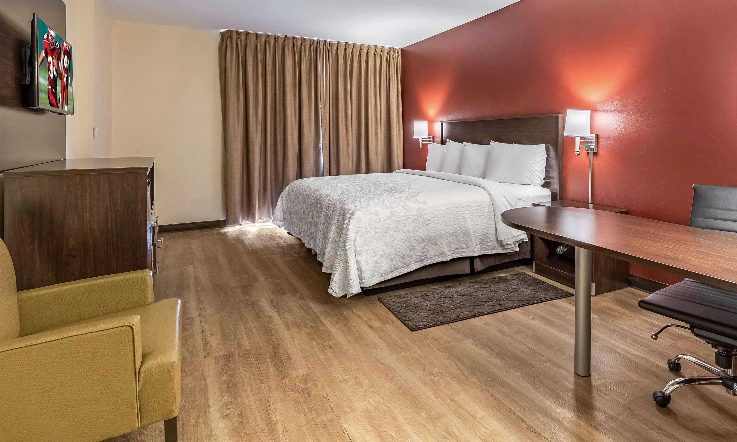 Red Roof Inn & Suites Houston IAH Airport SW