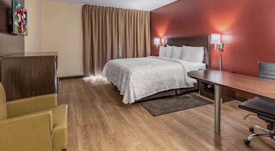 Red Roof Inn & Suites Houston IAH Airport SW