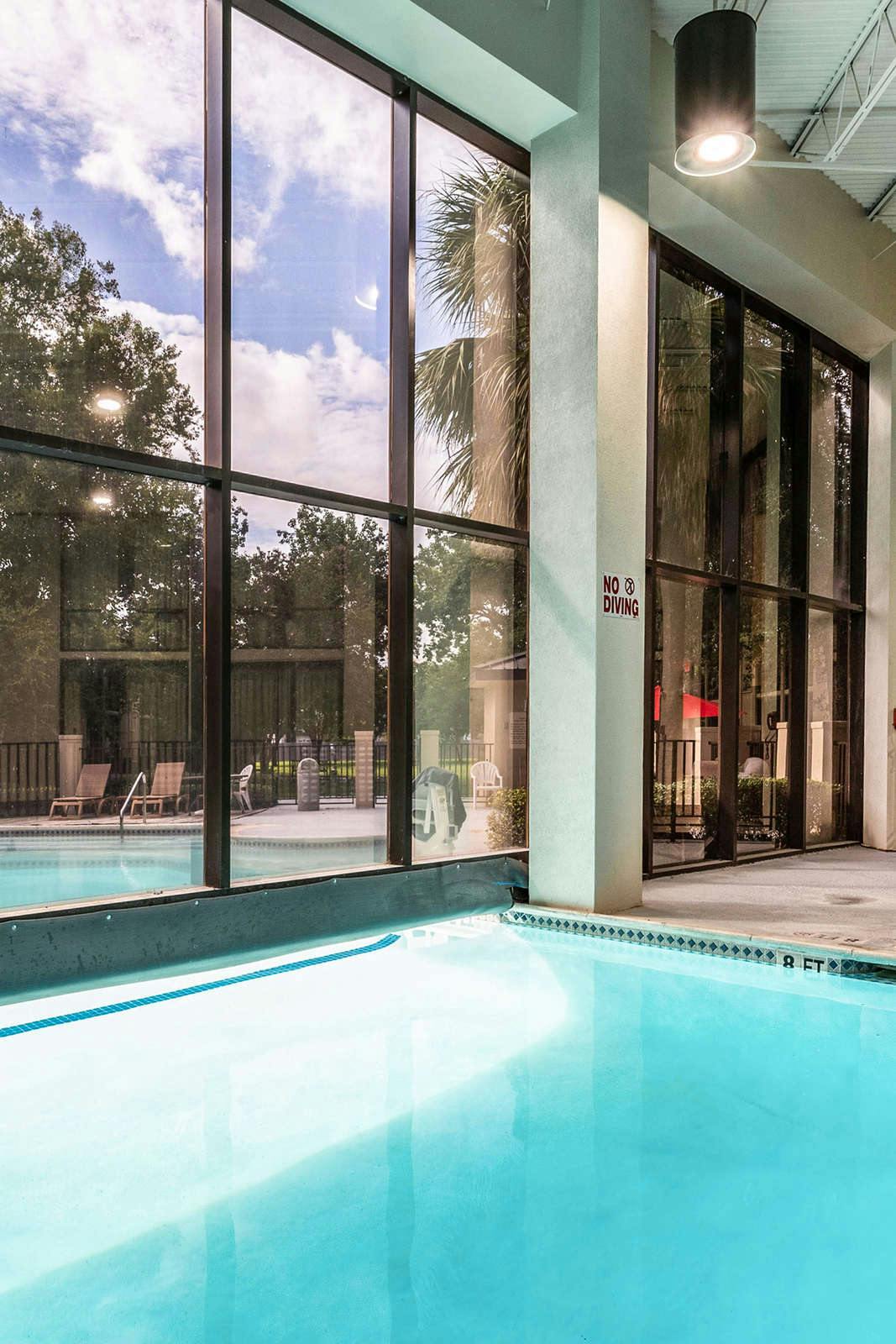 Hotel Red Roof Inn & Suites Houston IAH Airport SW photo 4