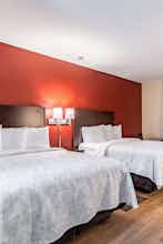 Hotel Red Roof Inn & Suites Houston IAH Airport SW photo 2