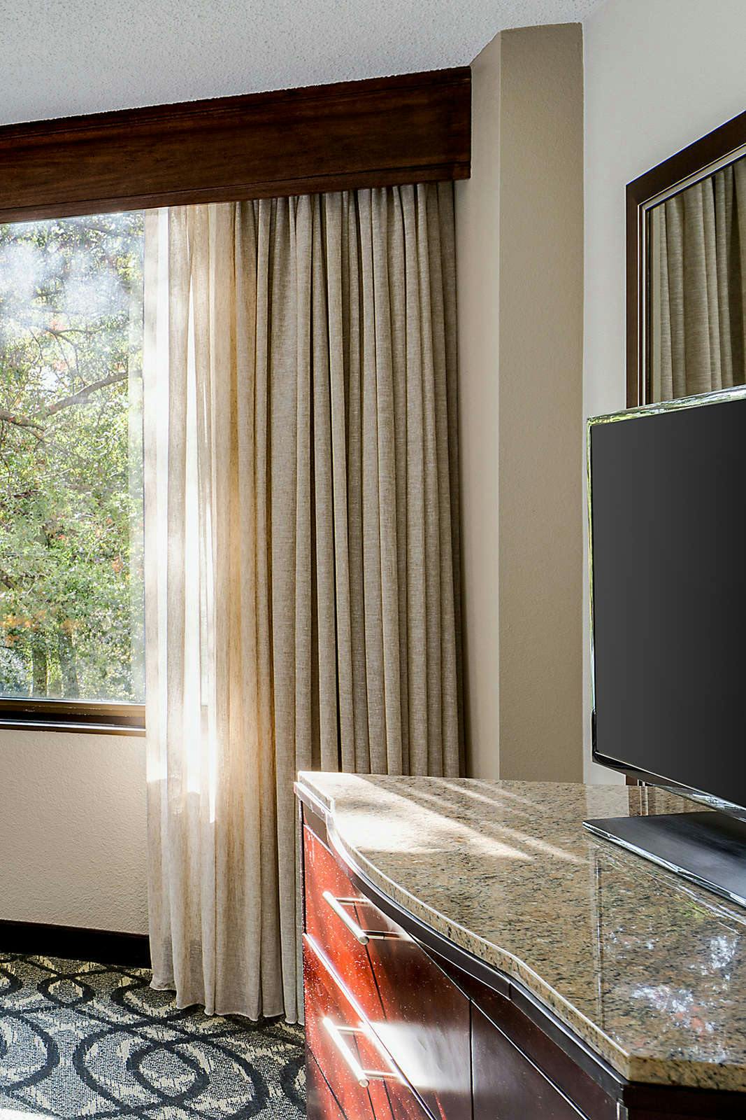 Hotel Embassy Suites by Hilton Dallas Love Field photo 2