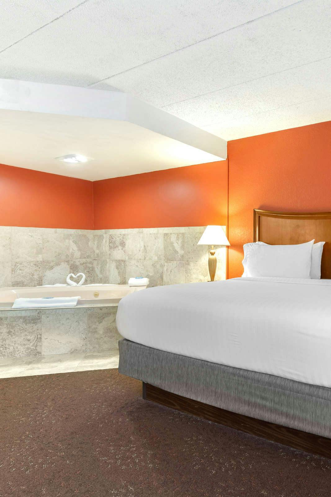 Hotel Holiday Inn Express Chicago Downers Grove photo 5