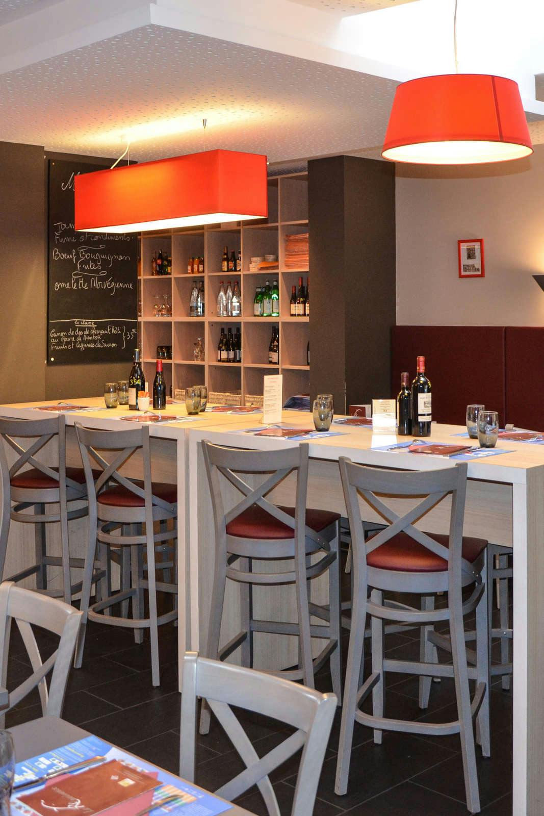 Hotel Hotel Le Dauphin à L'Aigle photo 1