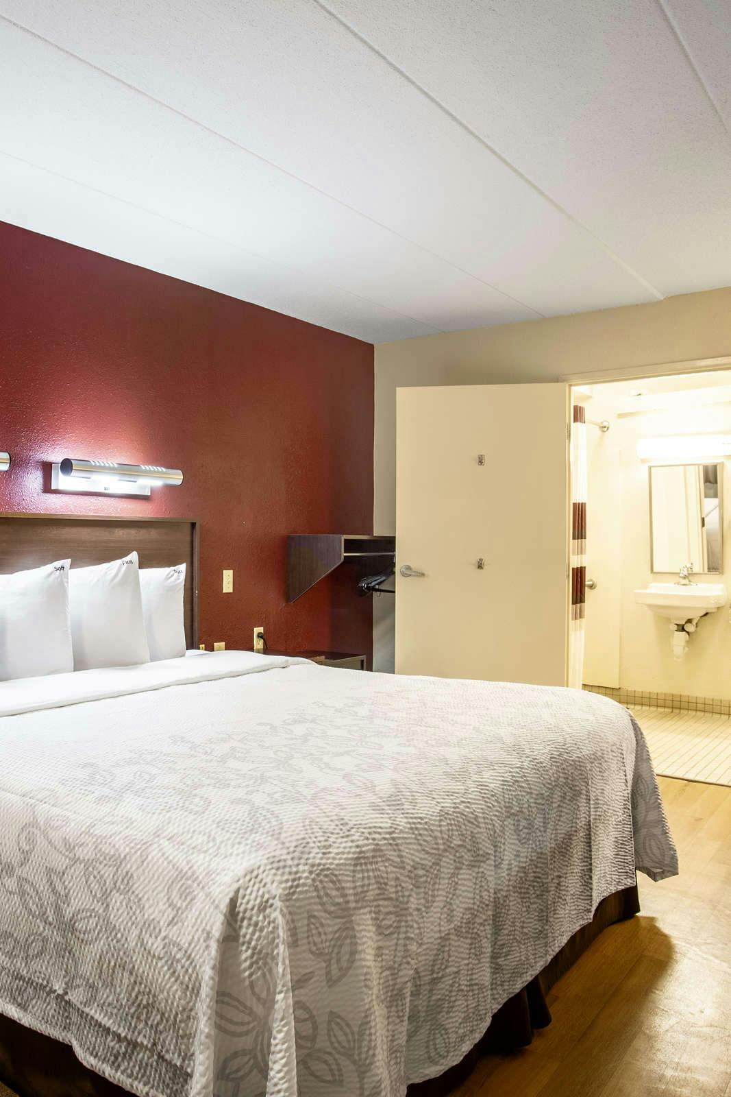 Hotel Red Roof PLUS+ Boston - Framingham photo 3