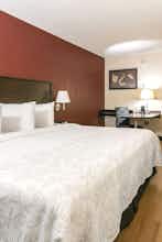 Hotel Red Roof PLUS+ Boston - Framingham photo 2