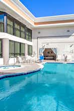 Hotel Holiday Inn Express Newport Beach photo 1