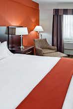 Hotel Holiday Inn Express Maspeth photo 1