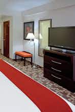 Hotel Holiday Inn Express Maspeth photo 2