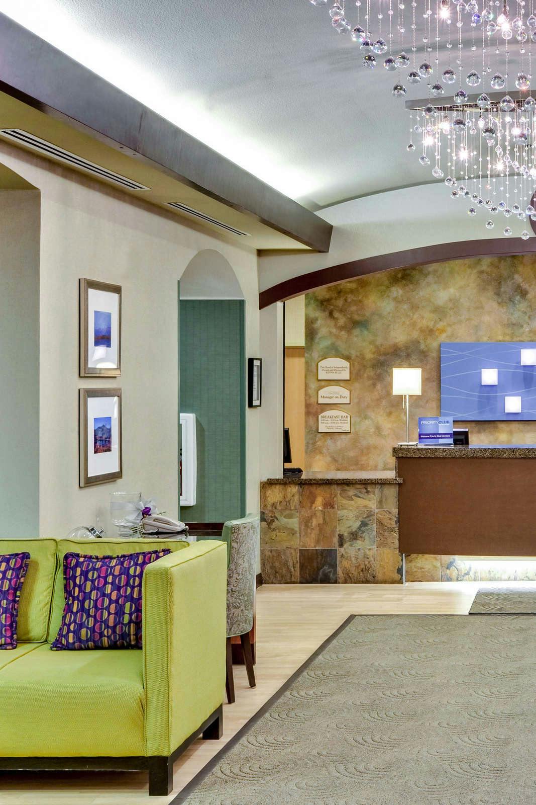 Hotel Holiday Inn Express Hotel & Suites Las Vegas photo 1