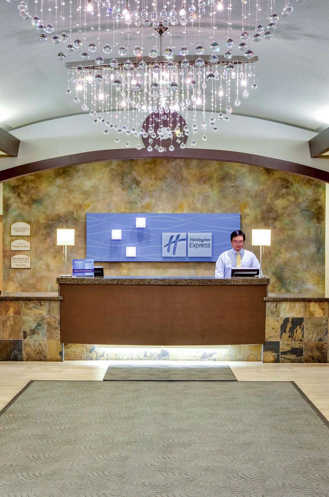 Hotel Holiday Inn Express Hotel & Suites Las Vegas photo 2