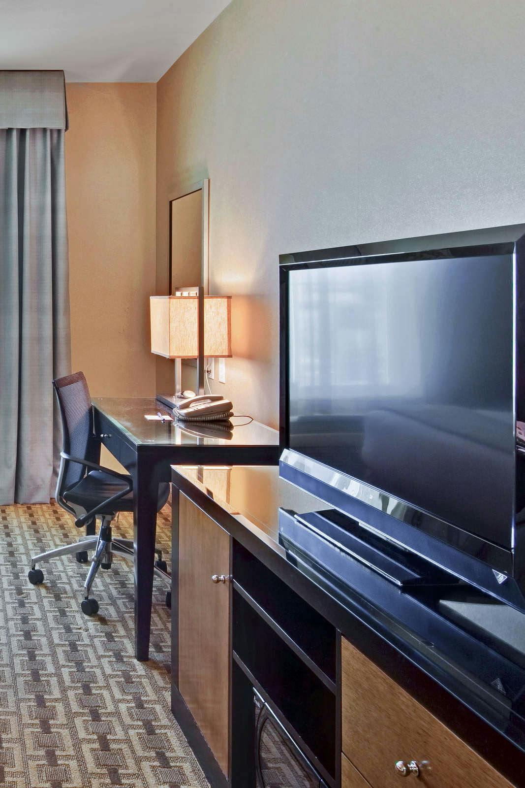 Hotel Holiday Inn Express Hotel & Suites Las Vegas photo 4