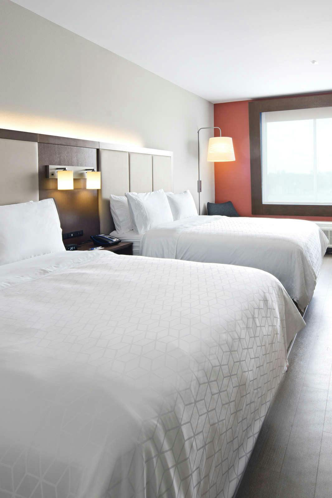 Hotel Holiday Inn Express & Suites Lubbock Central - Univ Area photo 4