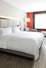 Hotel Holiday Inn Express & Suites Lubbock Central - Univ Area photo 2