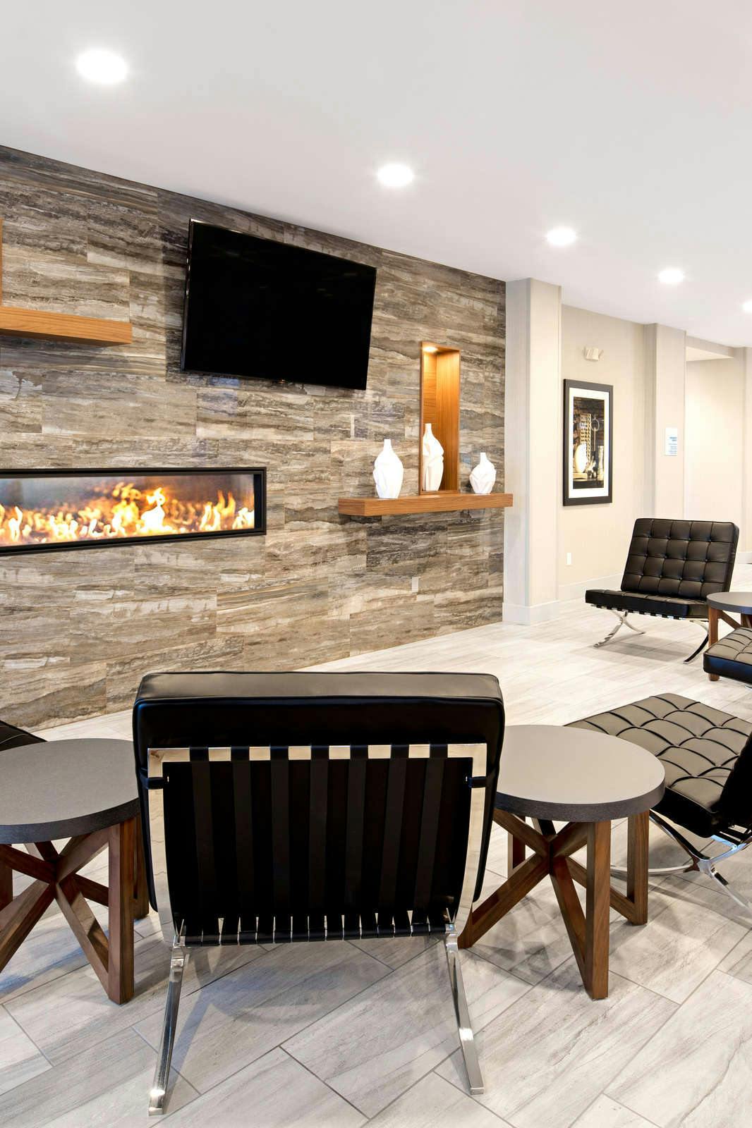 Hotel Holiday Inn Express & Suites Lubbock Central - Univ Area photo 1