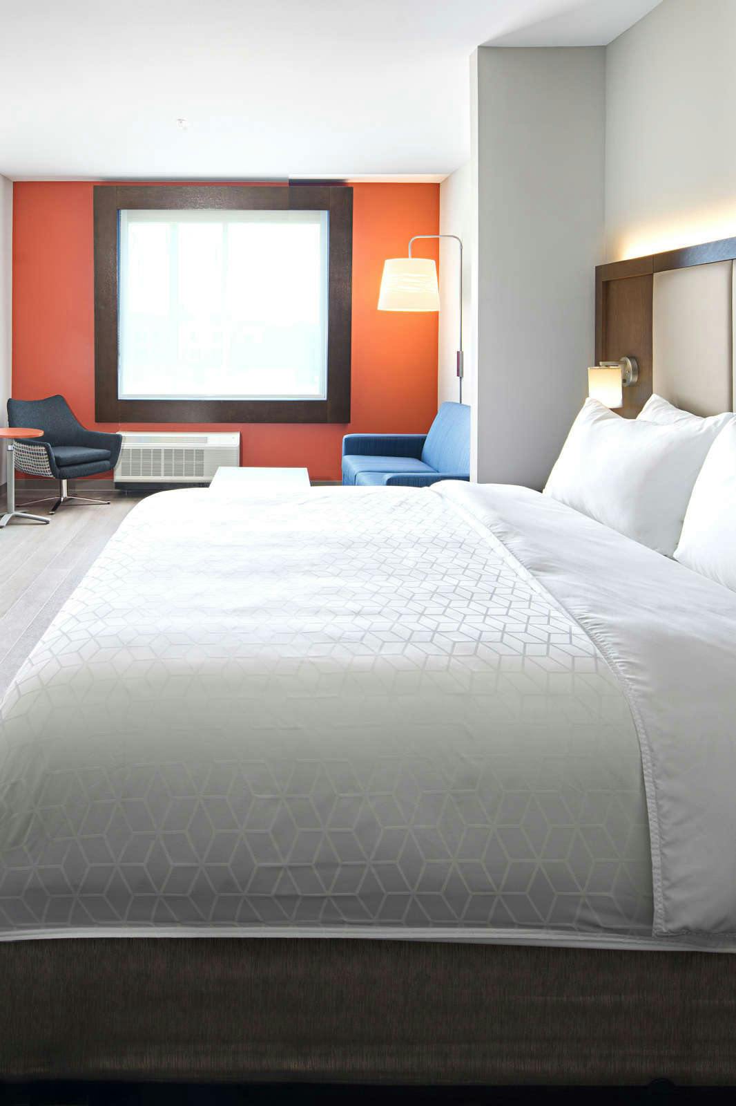 Hotel Holiday Inn Express & Suites Lubbock Central - Univ Area photo 3