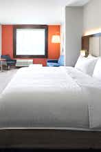 Hotel Holiday Inn Express & Suites Lubbock Central - Univ Area photo 3