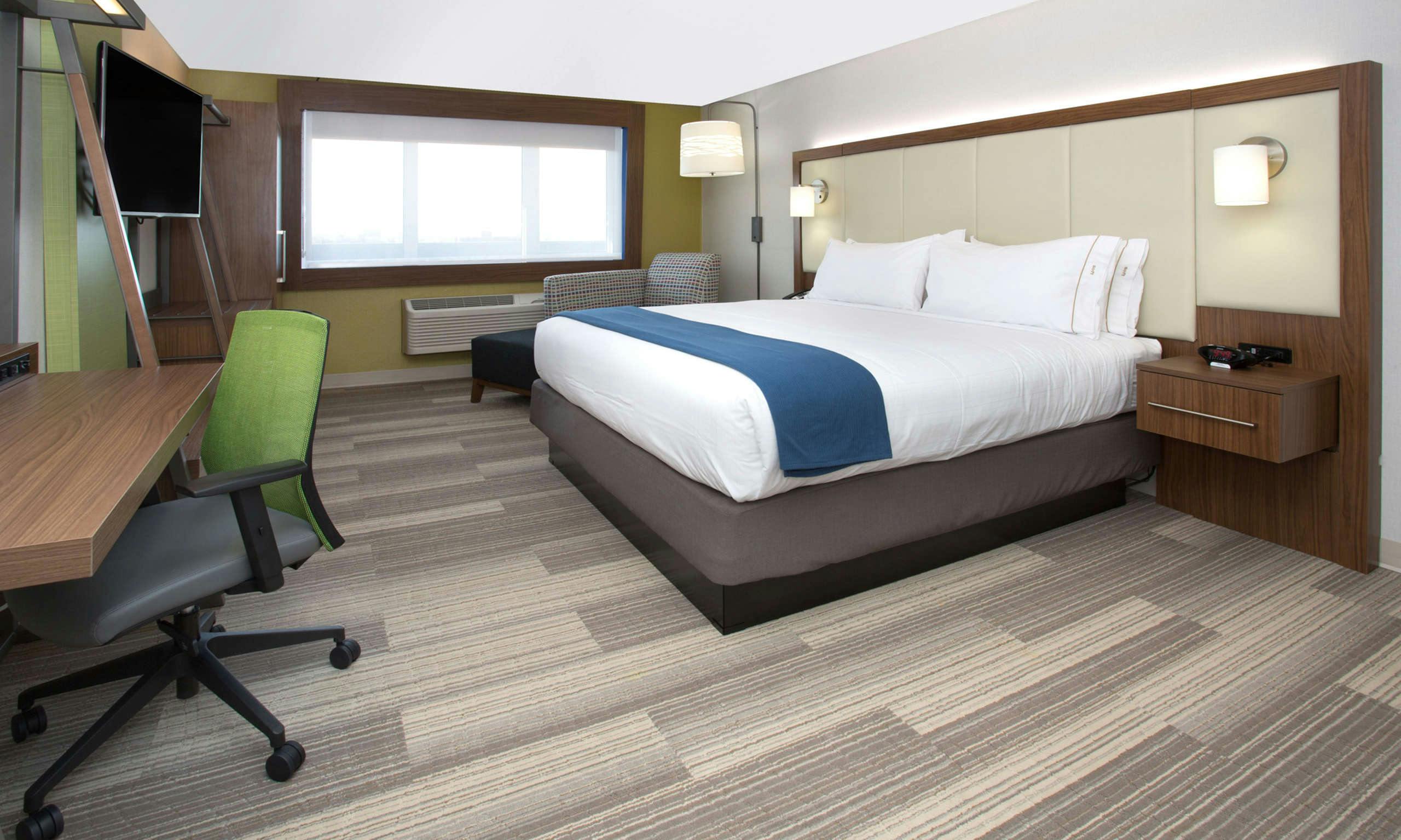 Holiday Inn Express & Suites Tulsa South - Woodland Hills