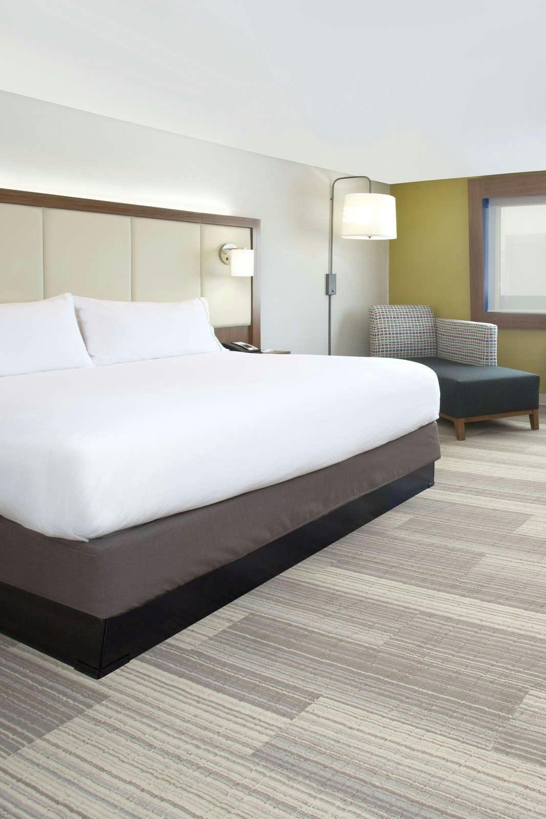 Hotel Holiday Inn Express & Suites Tulsa South - Woodland Hills photo 1