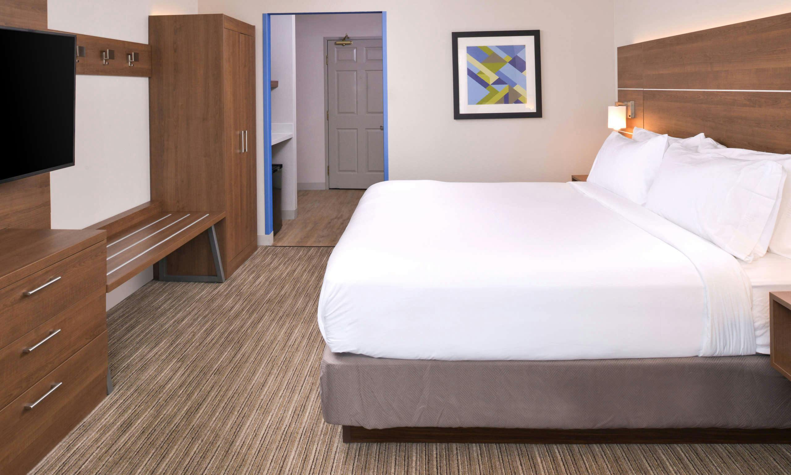 Holiday Inn Express & Suites Omaha - 120th And Maple