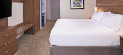 Holiday Inn Express & Suites Omaha - 120th And Maple